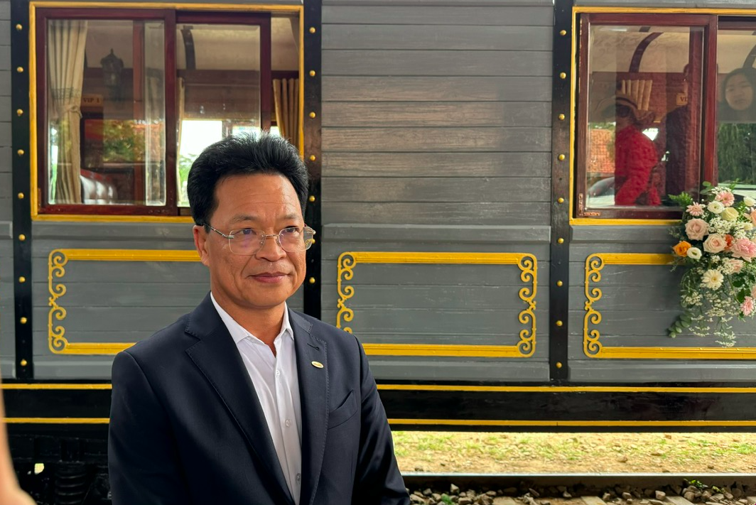 Độc đáo đám cưới 'di động' đầu tiên trên tàu hoả tại Việt Nam