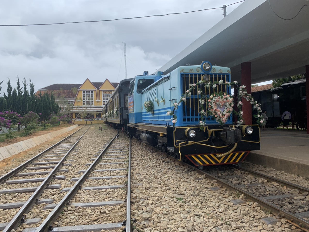 Độc đáo đám cưới 'di động' đầu tiên trên tàu hoả tại Việt Nam