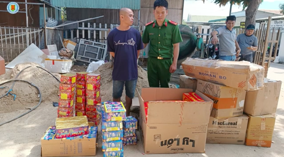 Xây hầm cất giấu hơn 2 tạ pháo hoa