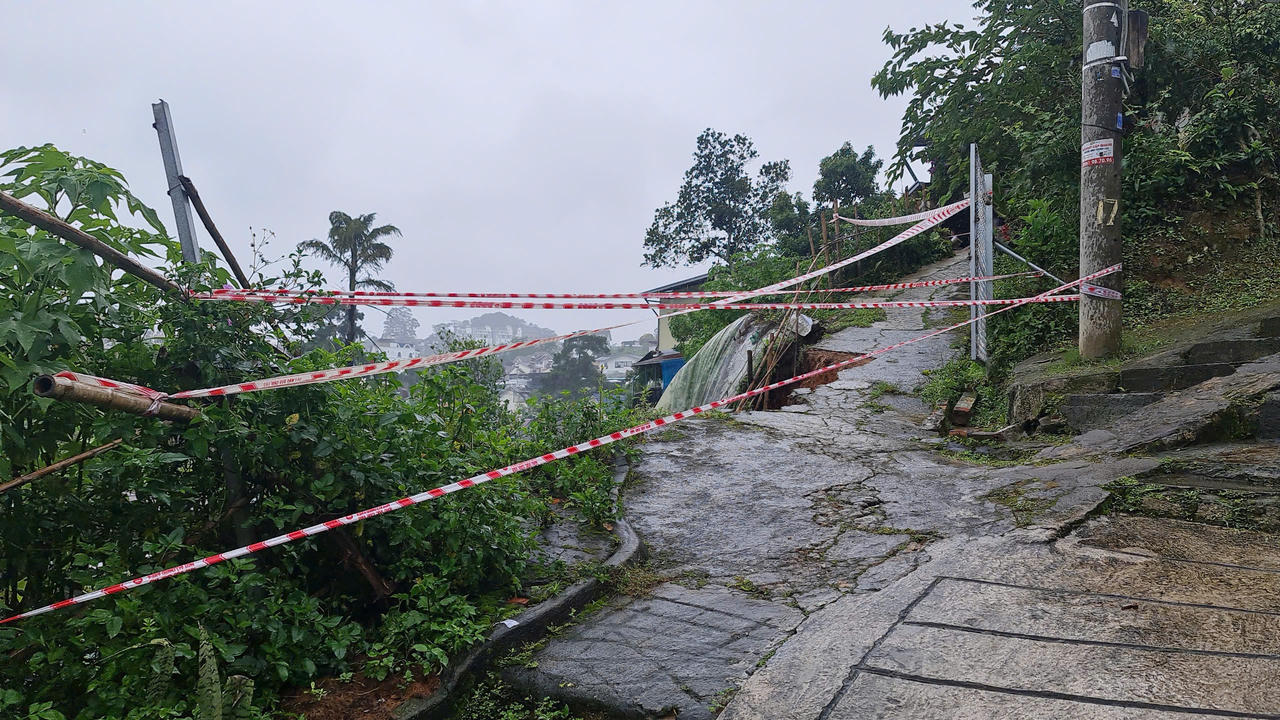 Di dời khẩn cấp 5 hộ dân khỏi khu vực nguy cơ sạt lở ở Đà Lạt