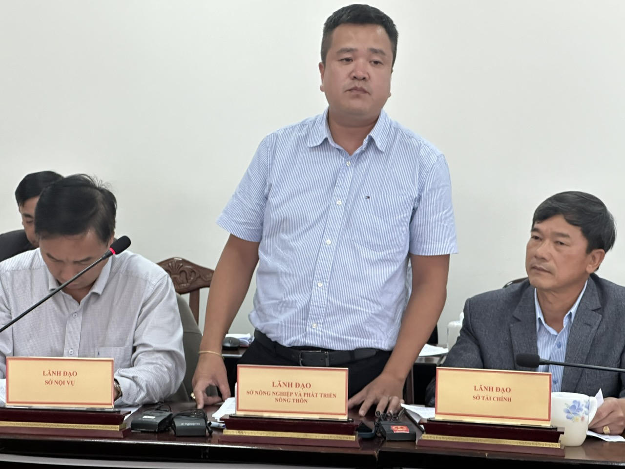 Chưa hoàn tất phương án bồi thường cho người dân nuôi bò sữa bị chết do tiêm vắc xin