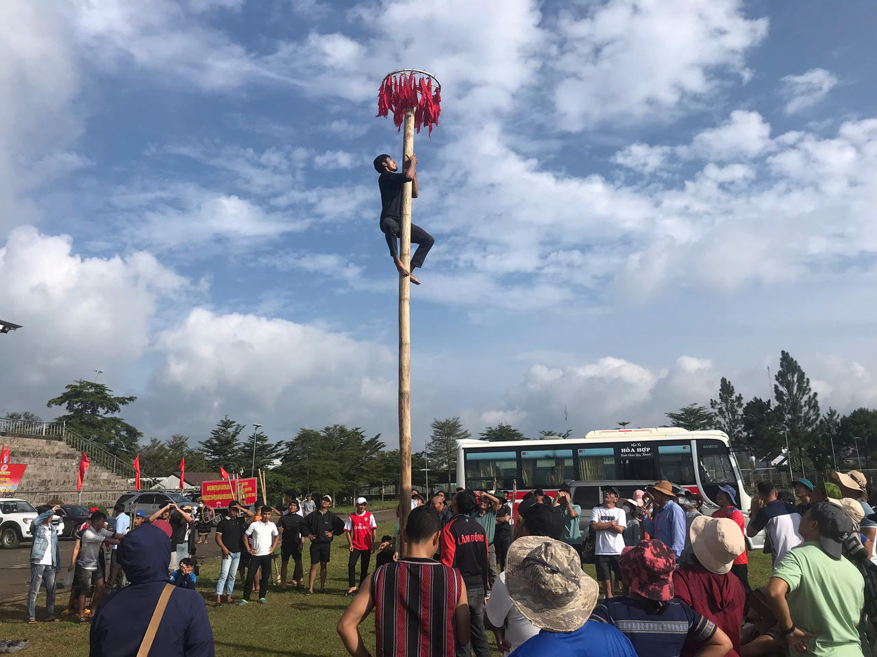 Vui nhộn trò chơi dân gian trong ngày hội vùng đồng bào dân tộc thiểu số Lâm Đồng
