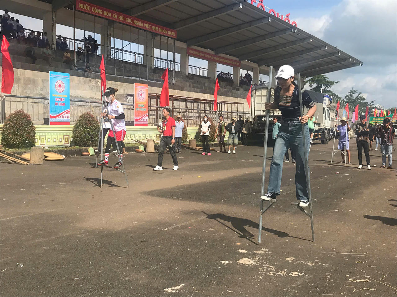 Vui nhộn trò chơi dân gian trong ngày hội vùng đồng bào dân tộc thiểu số Lâm Đồng