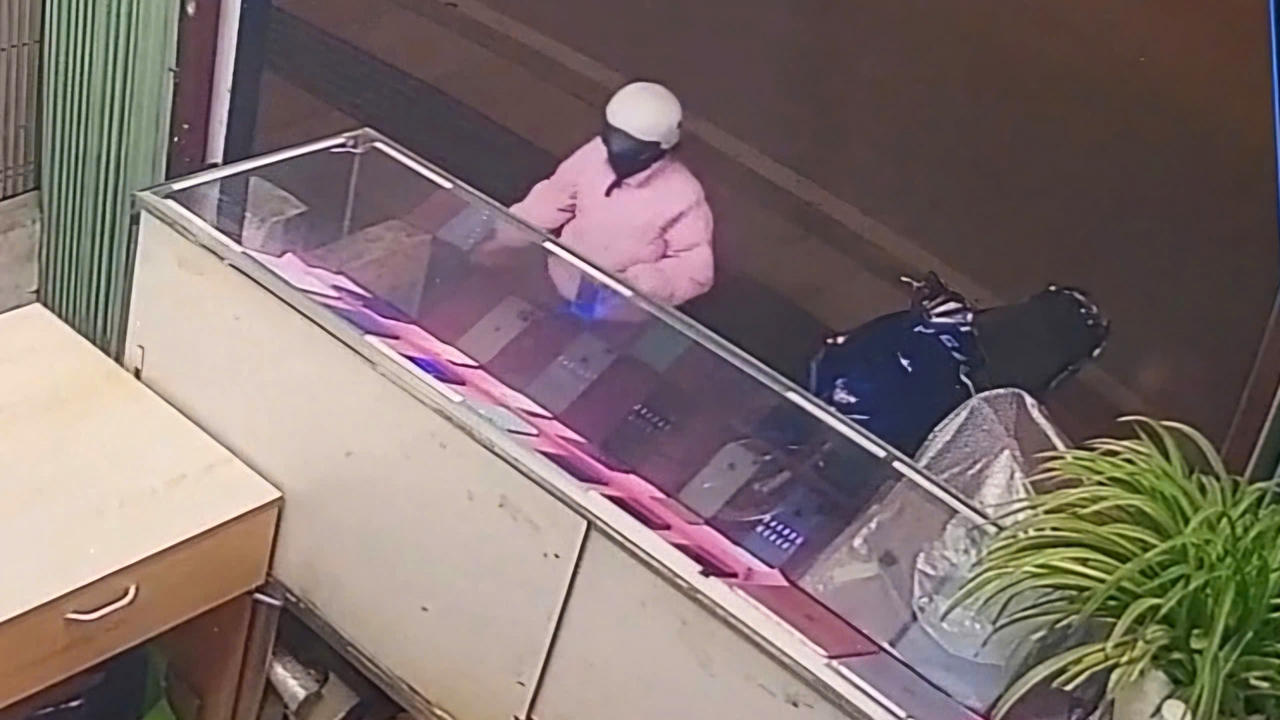 Bán điện thoại, cô gái tung tin giả bị cướp tài sản