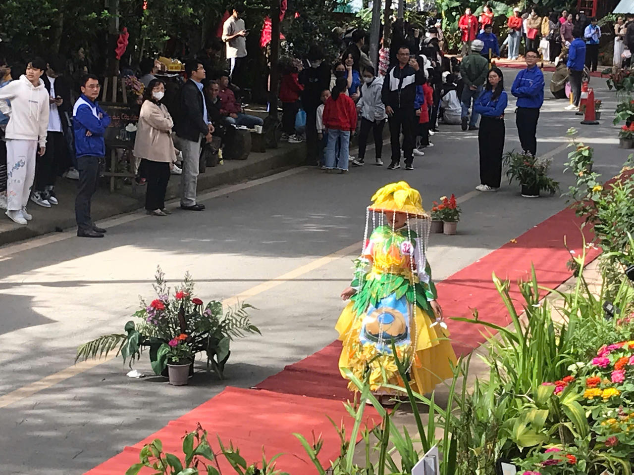 Gần 140 thí sinh biểu diễn thời trang chào mừng Festival Hoa Đà Lạt