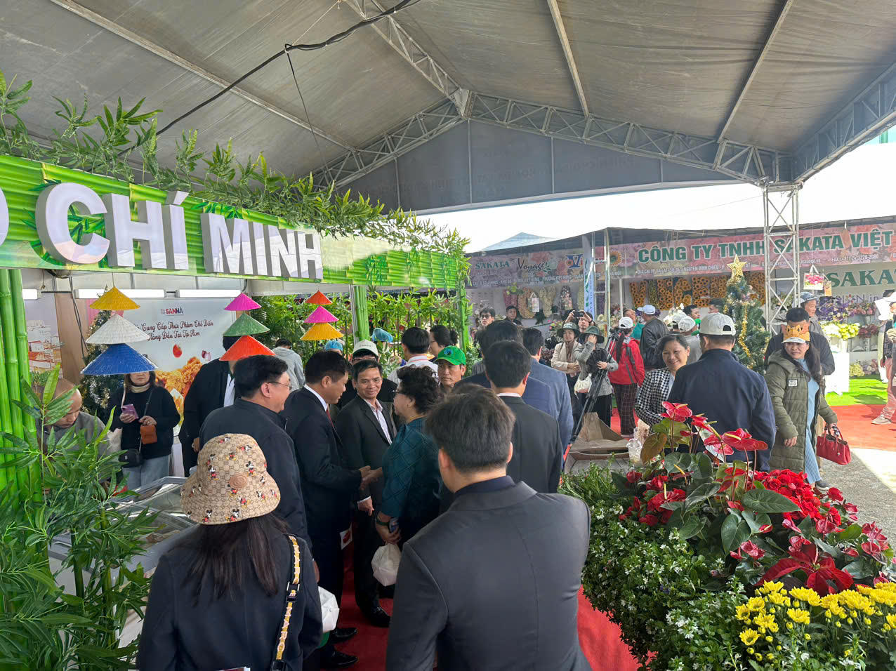 Ngất ngây thưởng thức đặc sản Đà Lạt tại phiên chợ rau hoa