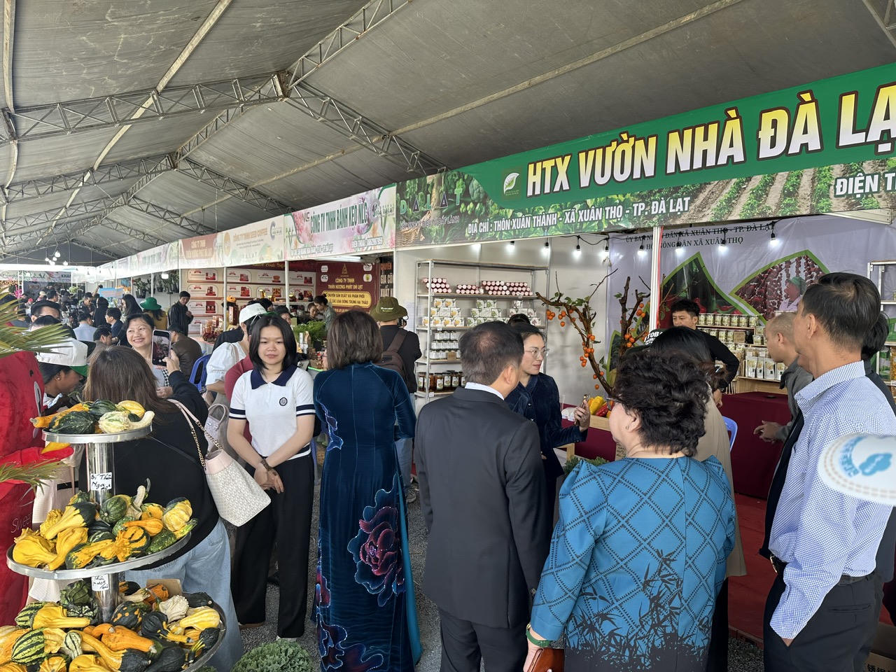 Ngất ngây thưởng thức đặc sản Đà Lạt tại phiên chợ rau hoa