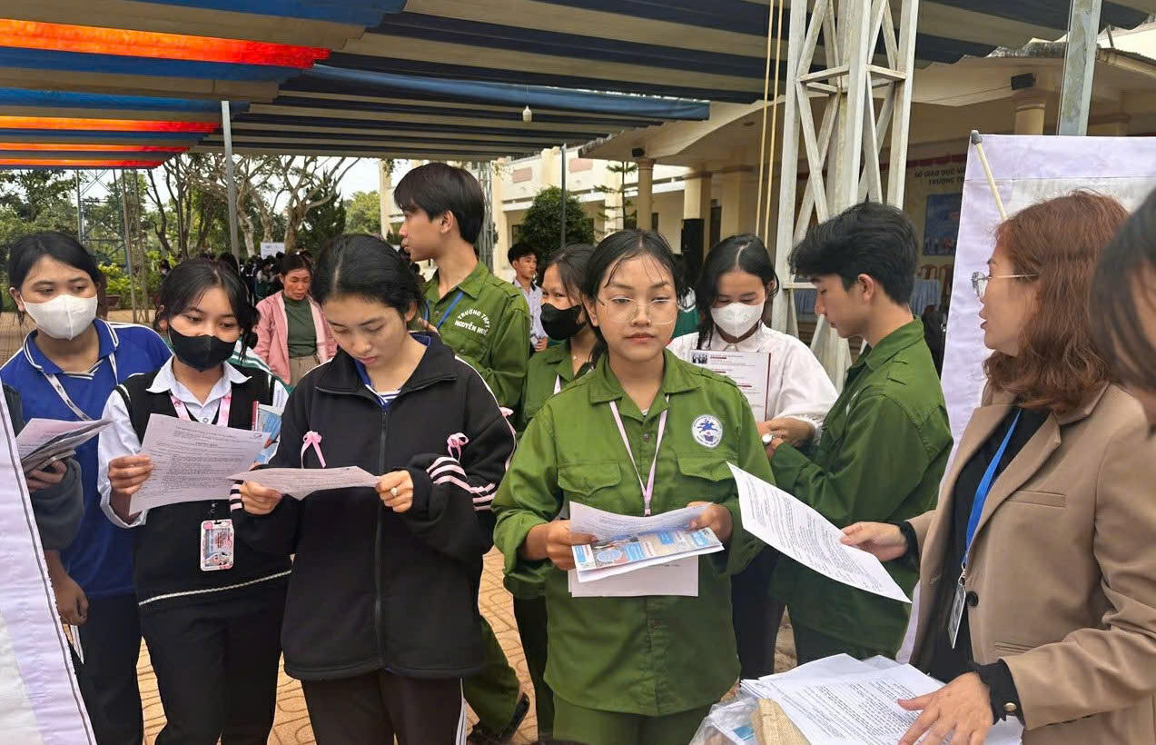 Tư vấn, định hướng nghề nghiệp cho học sinh Lâm Đồng