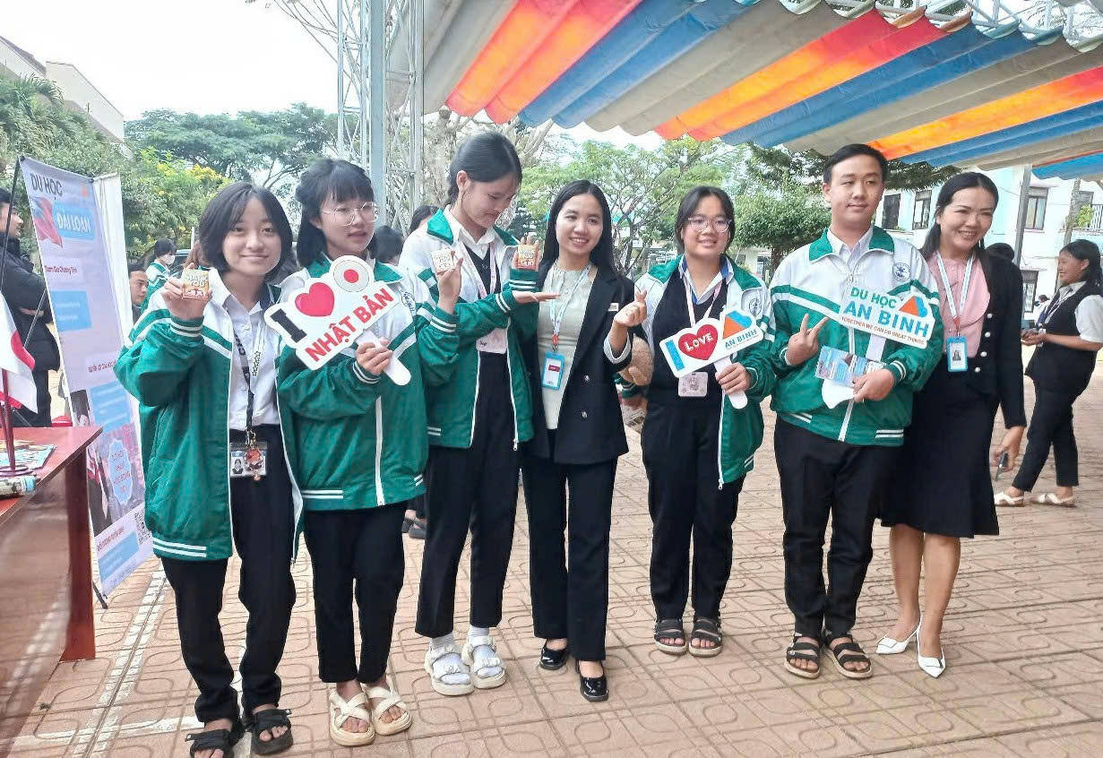 Tư vấn, định hướng nghề nghiệp cho học sinh Lâm Đồng