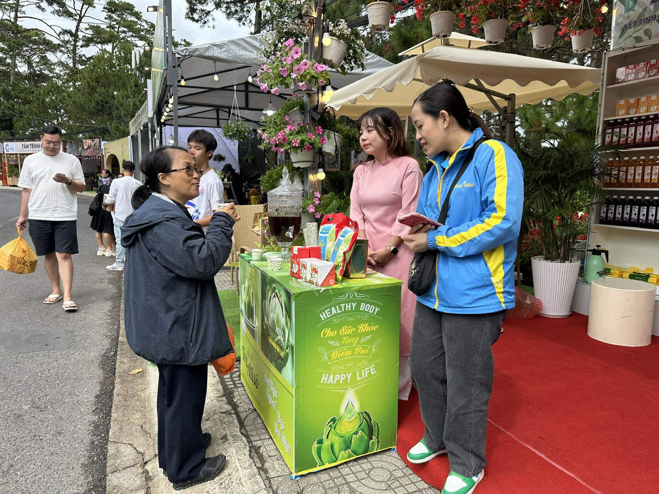 Khai trương Phố rượu vang, trà, cà phê và đặc sản Đà Lạt