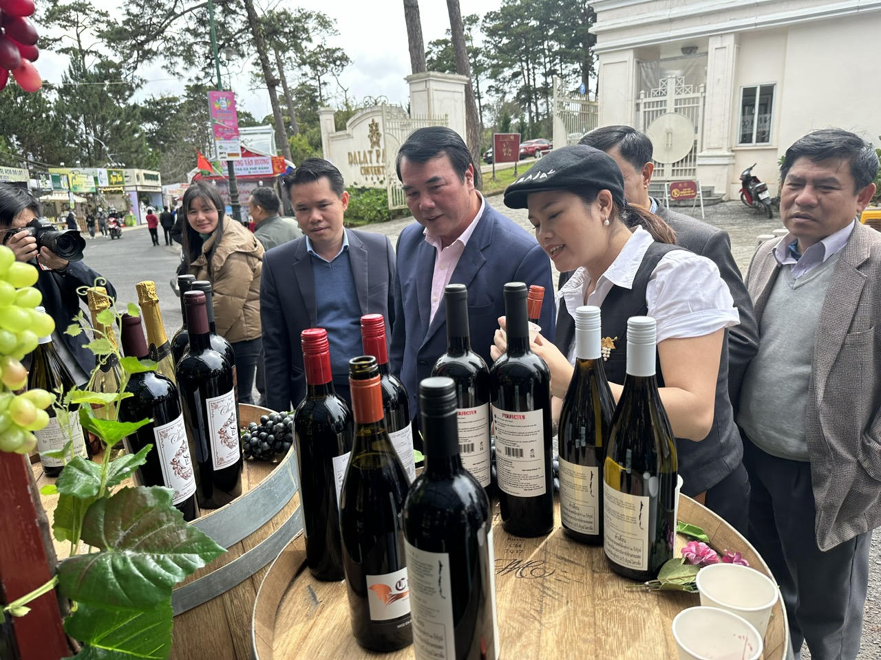 Khai trương Phố rượu vang, trà, cà phê và đặc sản Đà Lạt