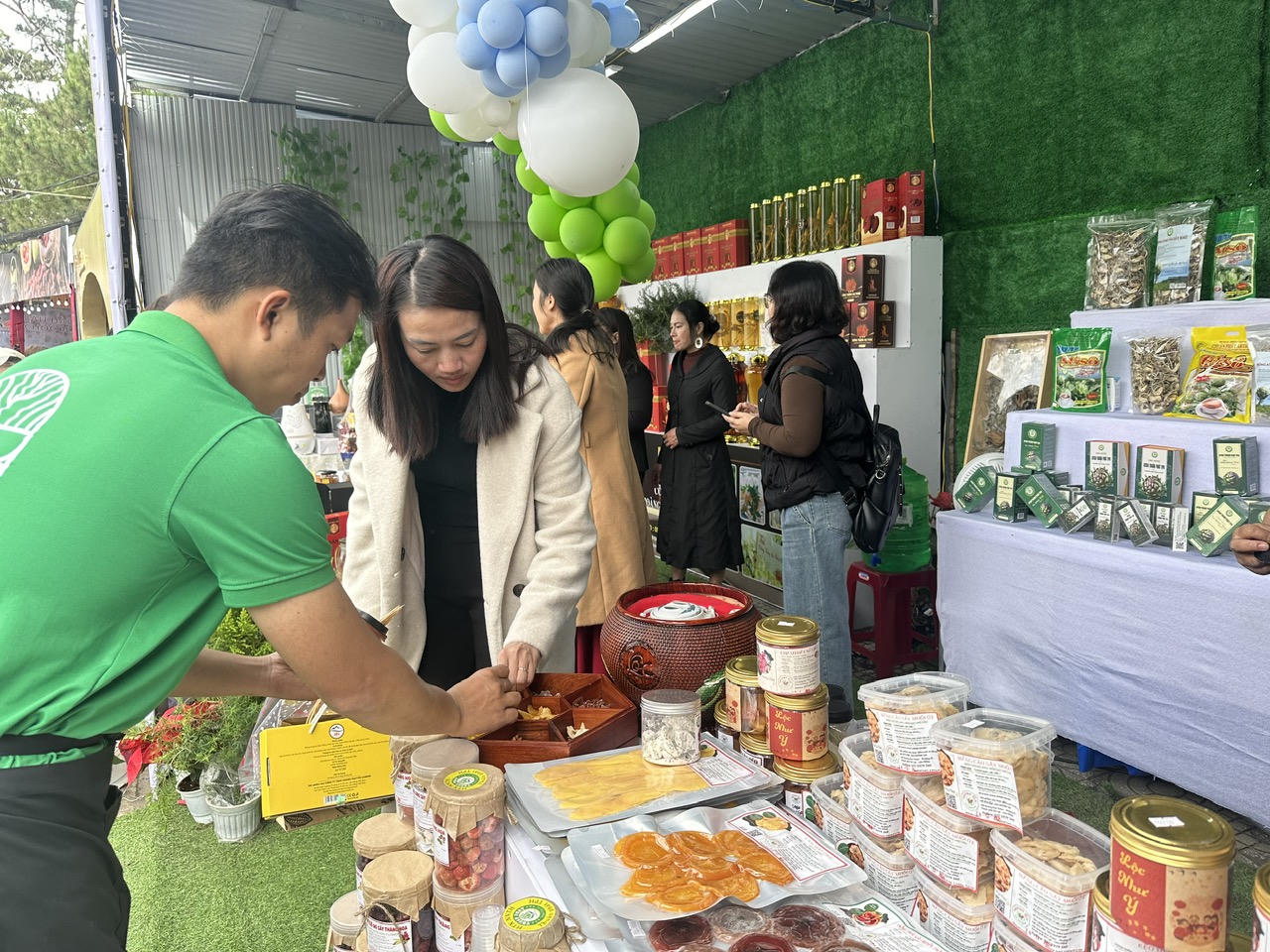 Khai trương Phố rượu vang, trà, cà phê và đặc sản Đà Lạt