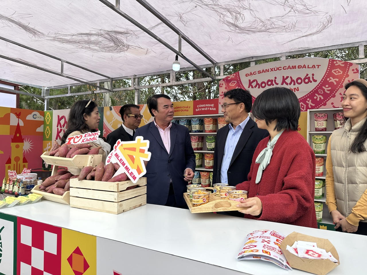 Khai trương Phố rượu vang, trà, cà phê và đặc sản Đà Lạt