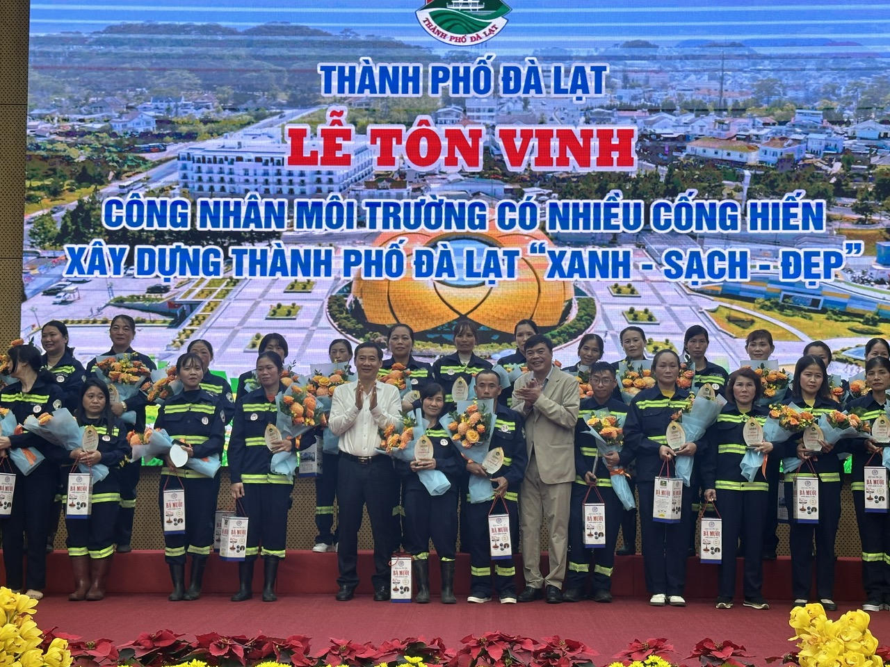 Tôn vinh hơn 180 công nhân môi trường có nhiều cống hiến xây dựng thành phố Đà Lạt 
