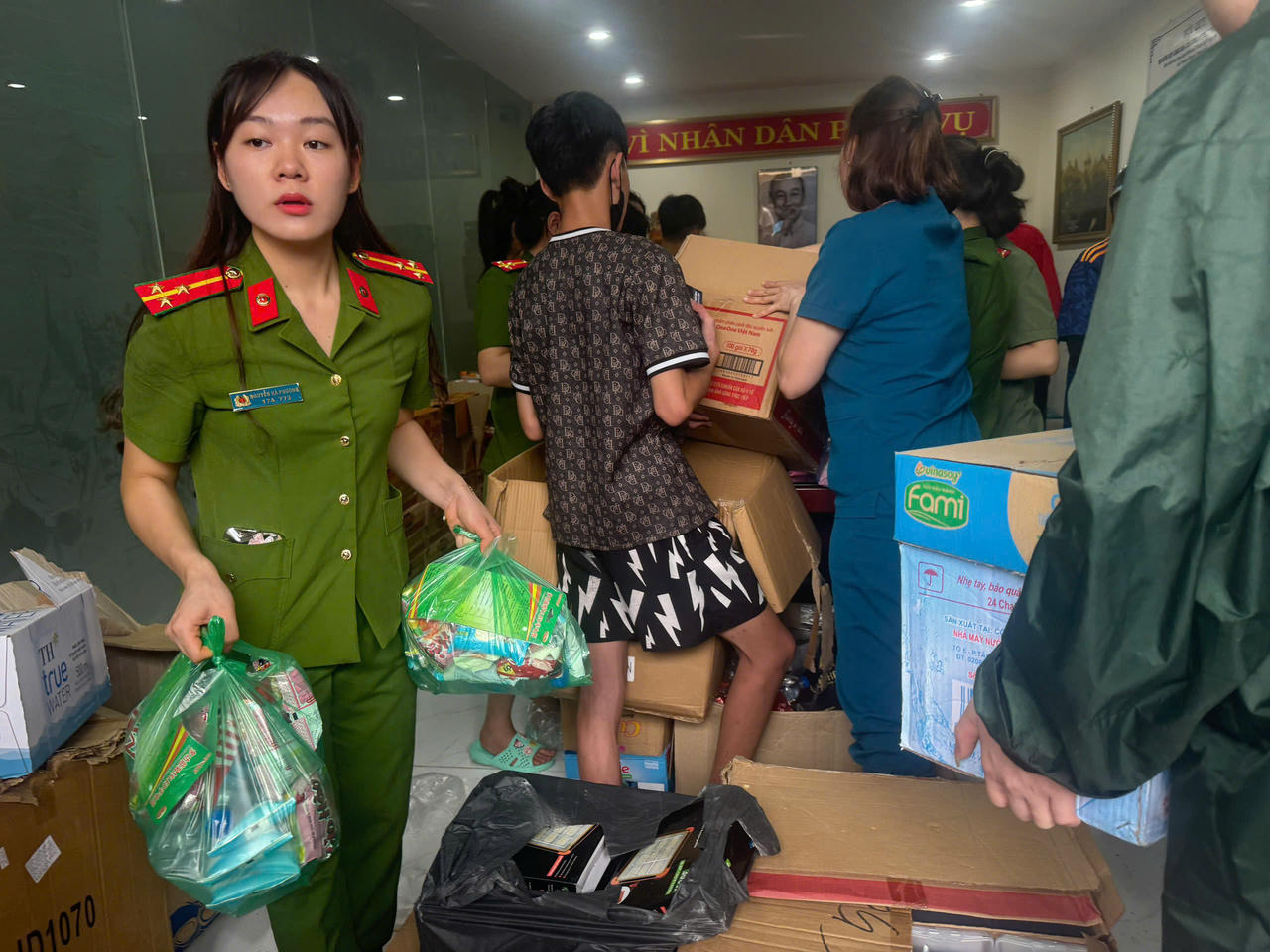 Người dân Thái Nguyên chung tay vượt lũ