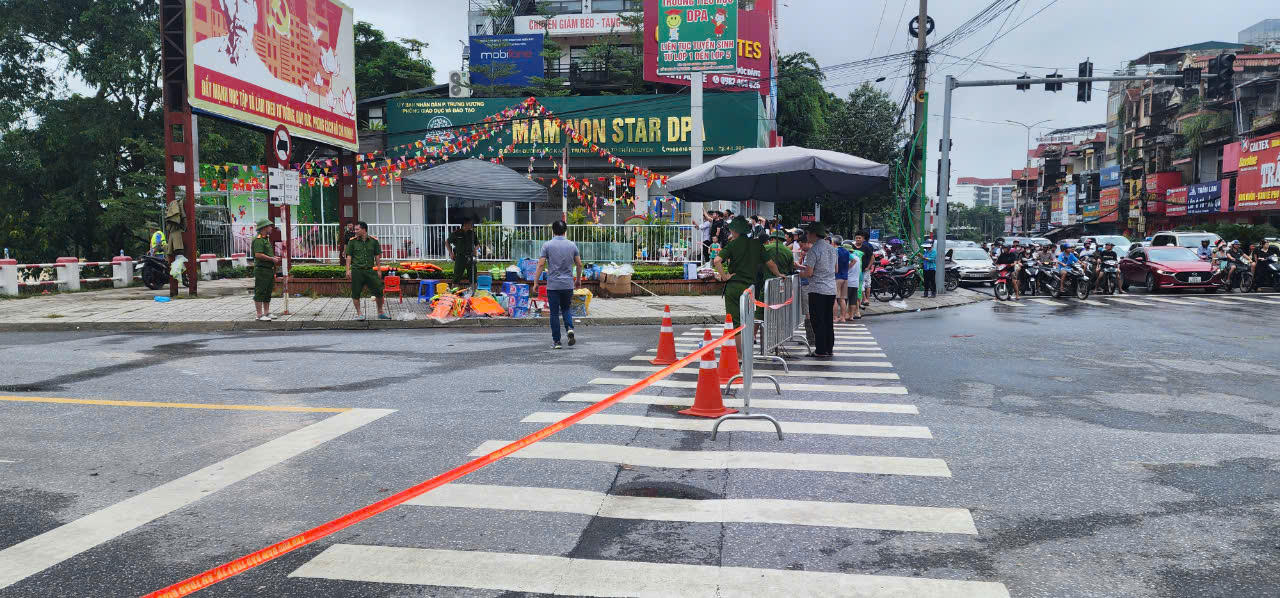 Người dân Thái Nguyên chung tay vượt lũ