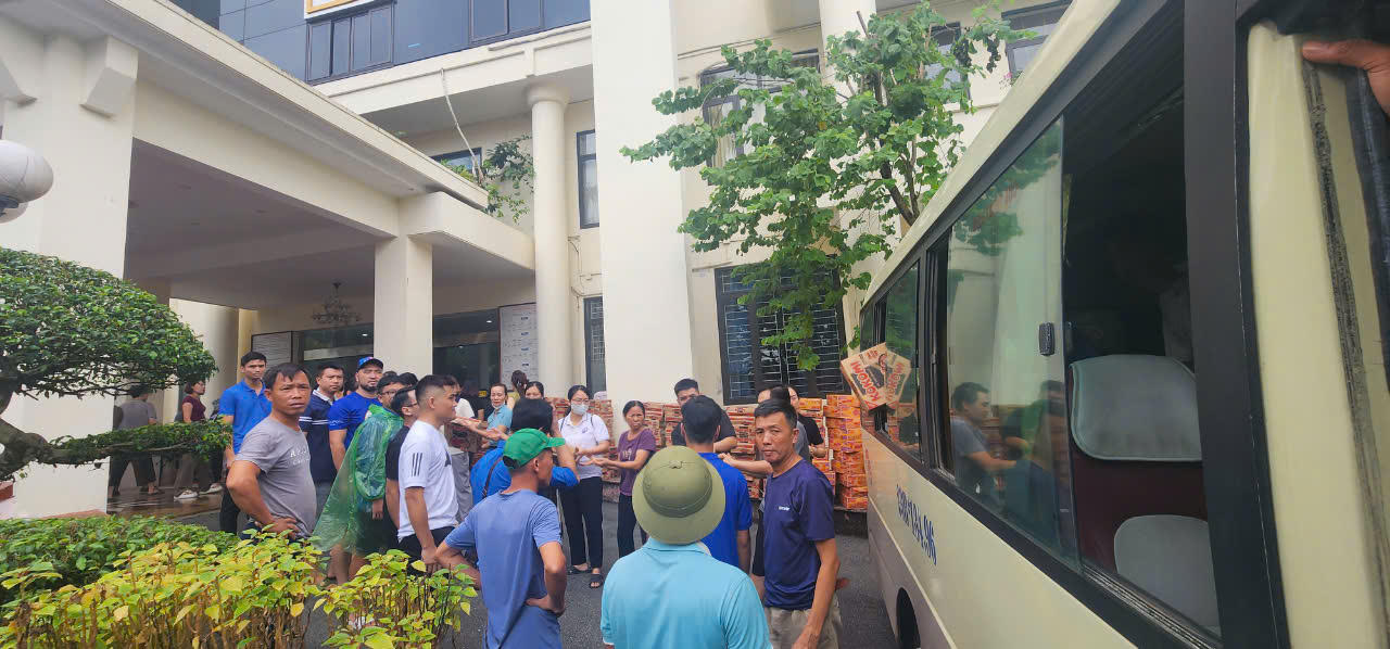 Người dân Thái Nguyên chung tay vượt lũ