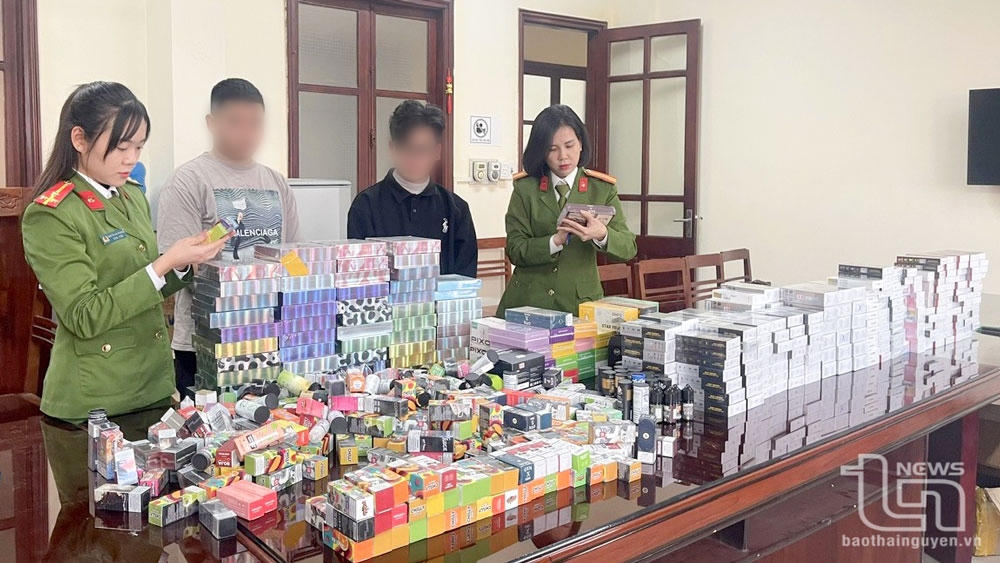 Phát hiện, thu giữ hơn 1.200 sản phẩm liên quan đến thuốc lá điện tử không rõ nguồn gốc