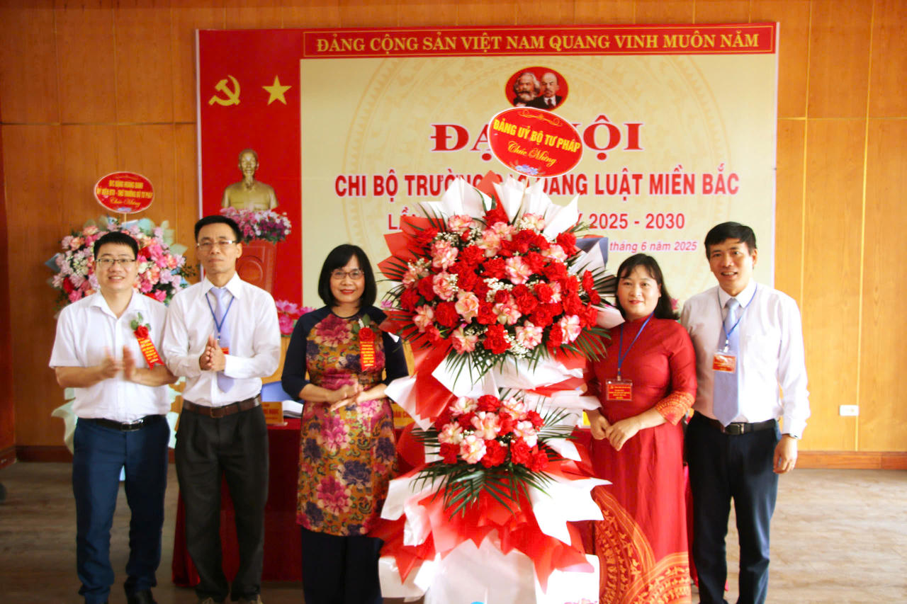 Đại hội Chi bộ Trường Cao đẳng Luật Miền Bắc thành công tốt đẹp