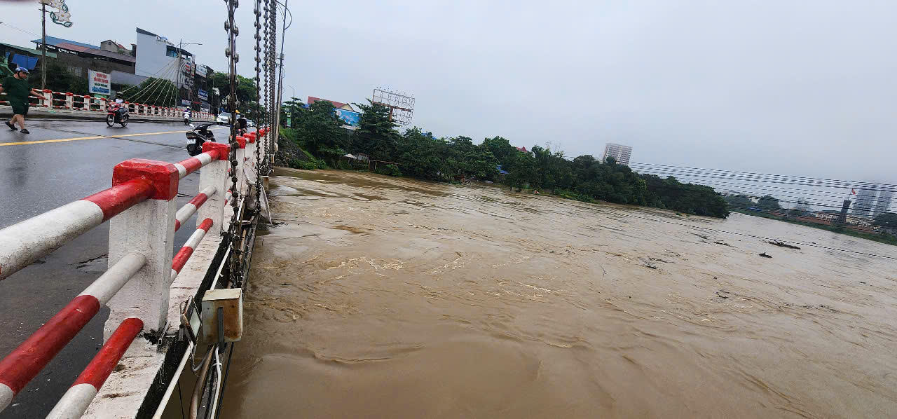 Lũ trên sông Cầu ở Thái Nguyên ở mức báo động III 