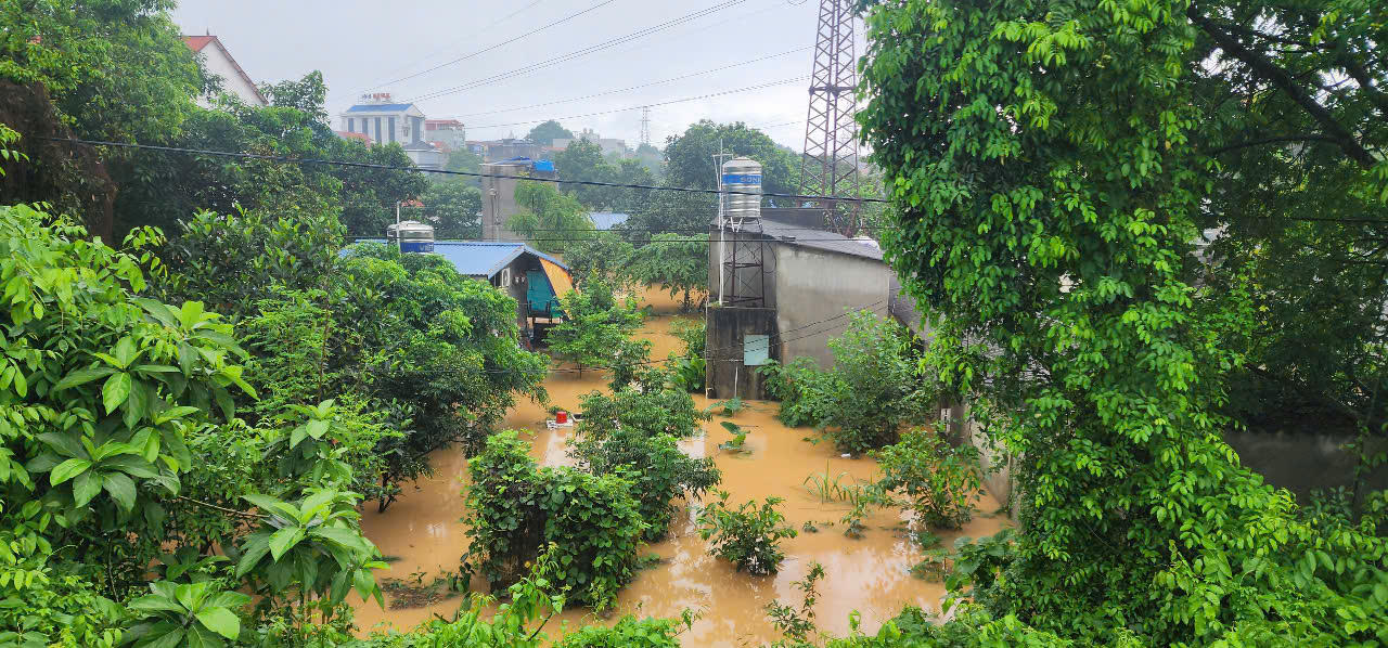 Ngập sâu nhiều tuyến phố ở TP Thái Nguyên
