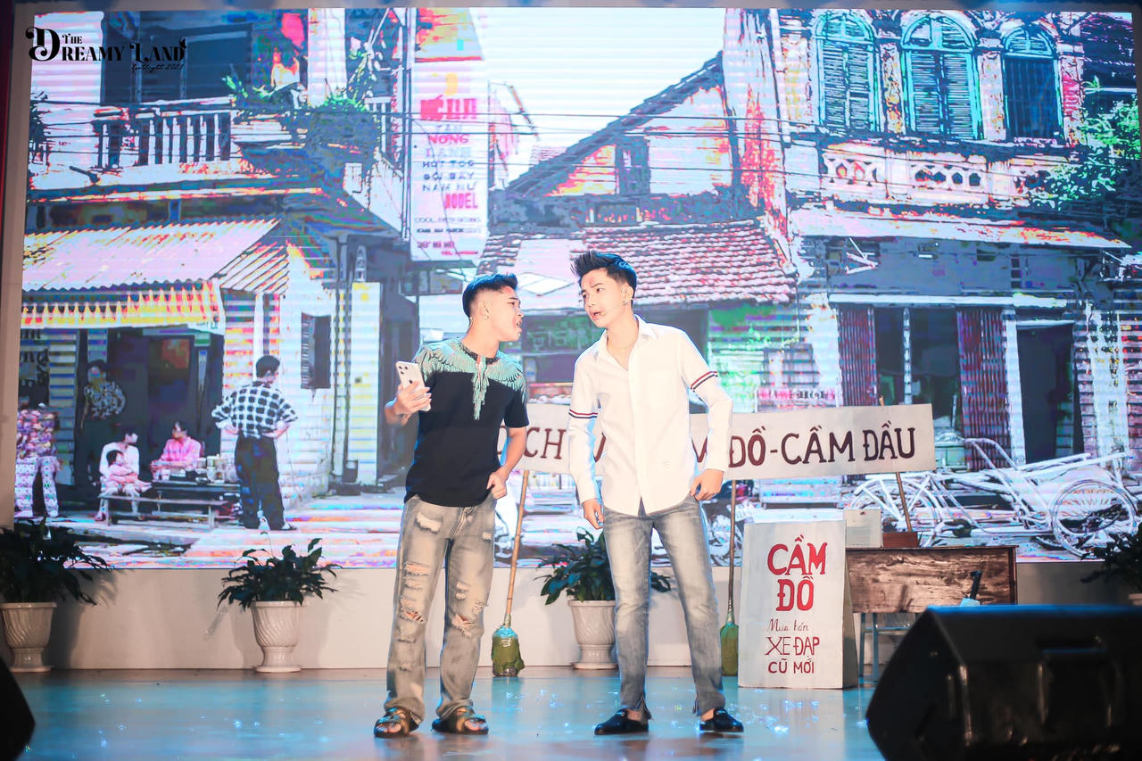 Tân sinh viên trường báo khám phá “xứ sở thần tiên” sôi động tại “Spotlight 2023 - The Dreamy Land”