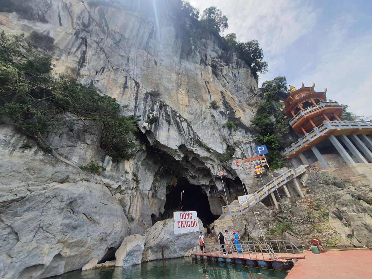 Những bước đi vững chắc để phát triển du lịch Hòa Bình thành ngành kinh tế mũi nhọn