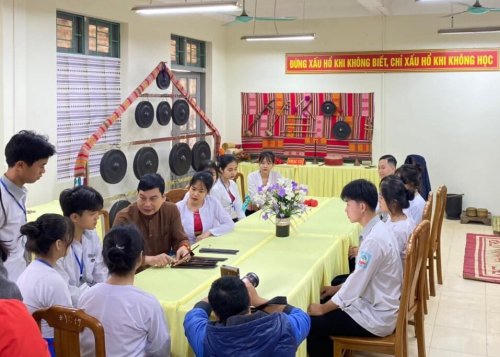 Xây dựng, phát triển văn hóa, con người Hòa Bình phù hợp với yêu cầu mới 