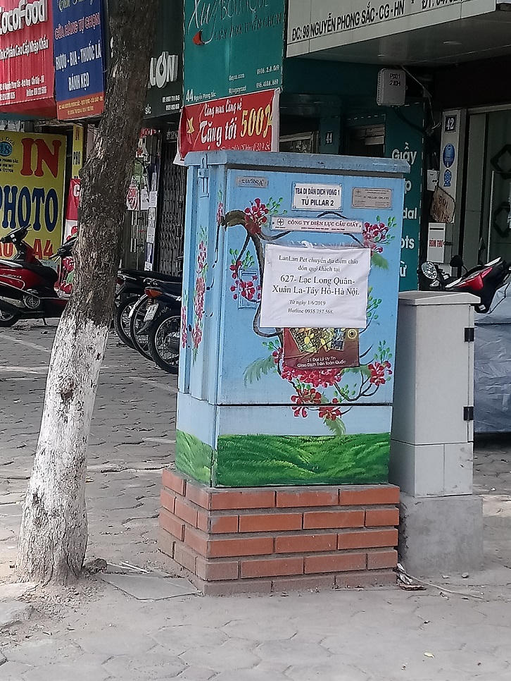 Quảng cáo vặt lại 'bôi bẩn 'bốt điện nở hoa' ở Hà Nội