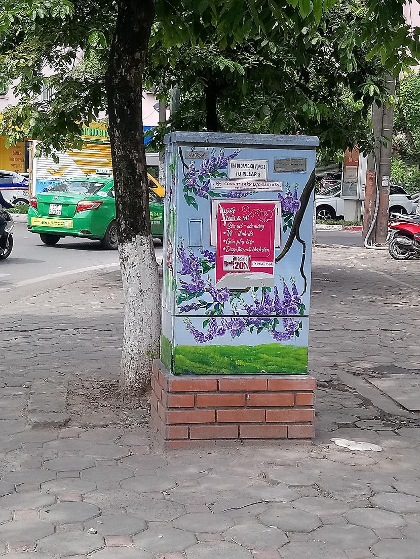 Quảng cáo vặt lại 'bôi bẩn 'bốt điện nở hoa' ở Hà Nội