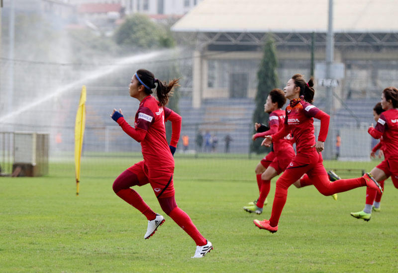 Đội tuyển nữ Việt Nam đón Huỳnh Như trở lại