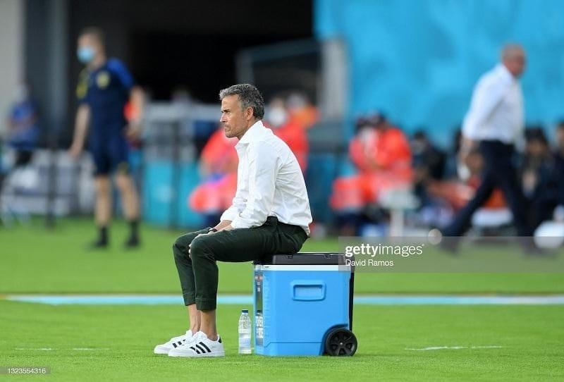  Hai “sát thủ” mặc sơ mi trắng 