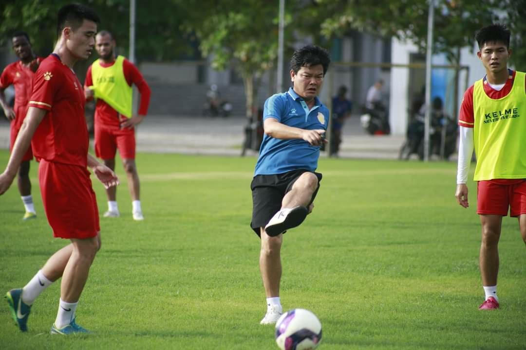 'Đội nghèo chết kiểu đội nghèo mà đội giàu cũng chết kiểu đội giàu'