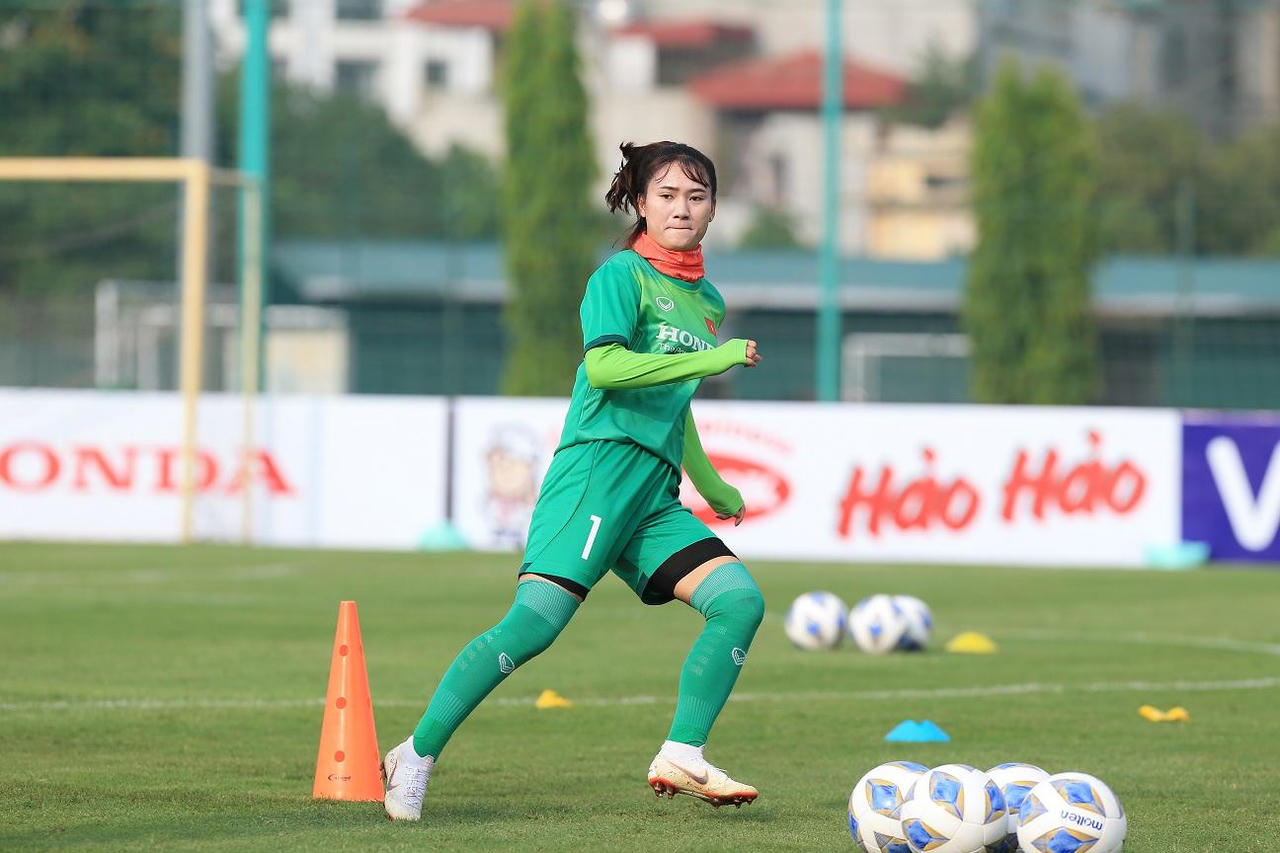 Các bóng hồng của tuyển nữ Việt Nam trên sân tập
