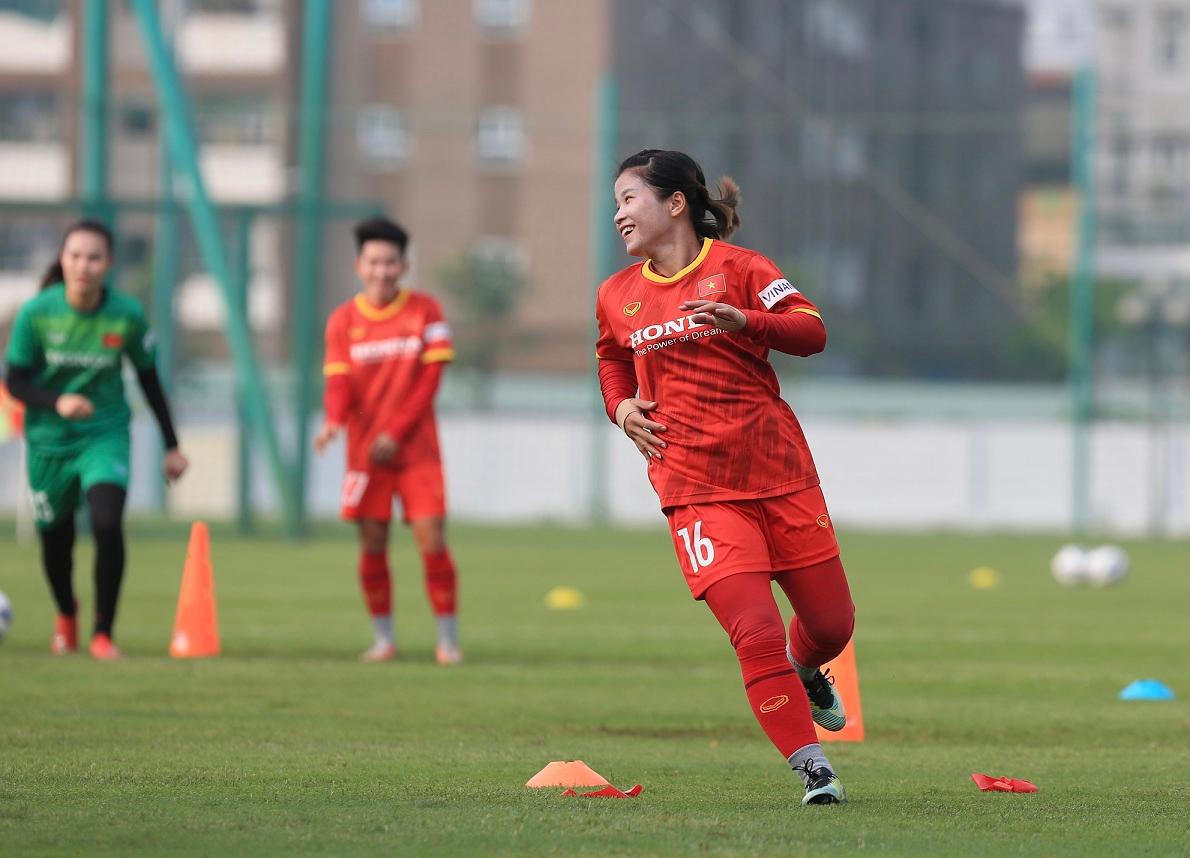 Các bóng hồng của tuyển nữ Việt Nam trên sân tập