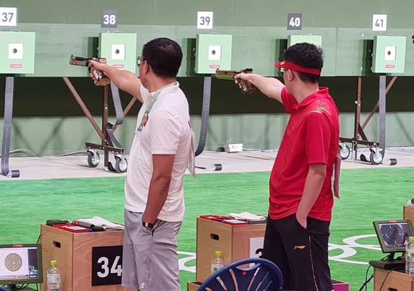 Bắn súng và thể dục dụng cụ thi đấu không thành công