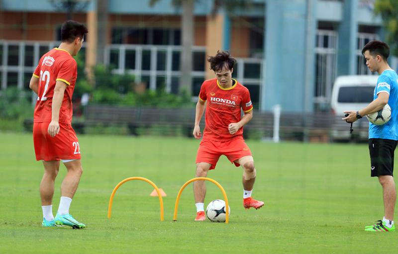 Tiền vệ Tuấn Anh trở lại tập luyện 