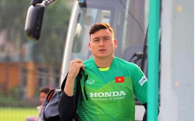  Thầy Park bất ngờ gọi thủ môn Trần Nguyên Mạnh 