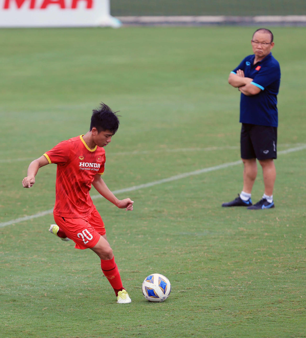 Hậu vệ Nguyễn Thành Chung phải tập riêng cùng Minh Vương