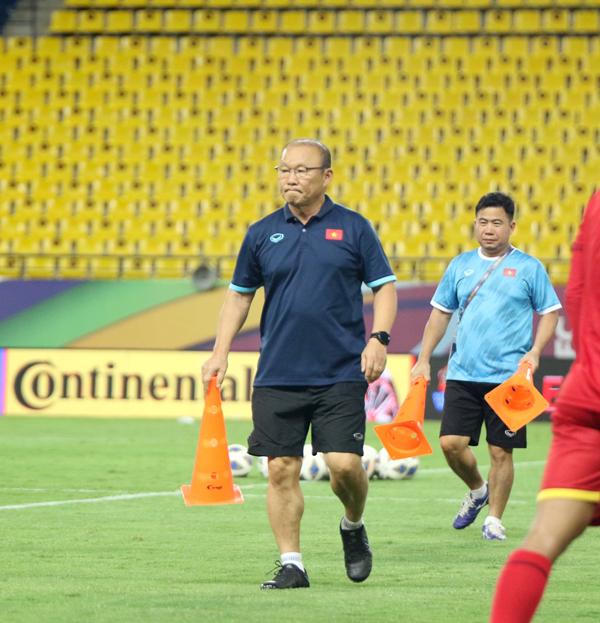 ĐT Việt Nam - Australia: Vượt ngọn núi cao 