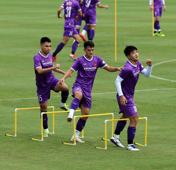 Đội tuyển Việt Nam 'bở hơi tai' vì bài tập thể lực