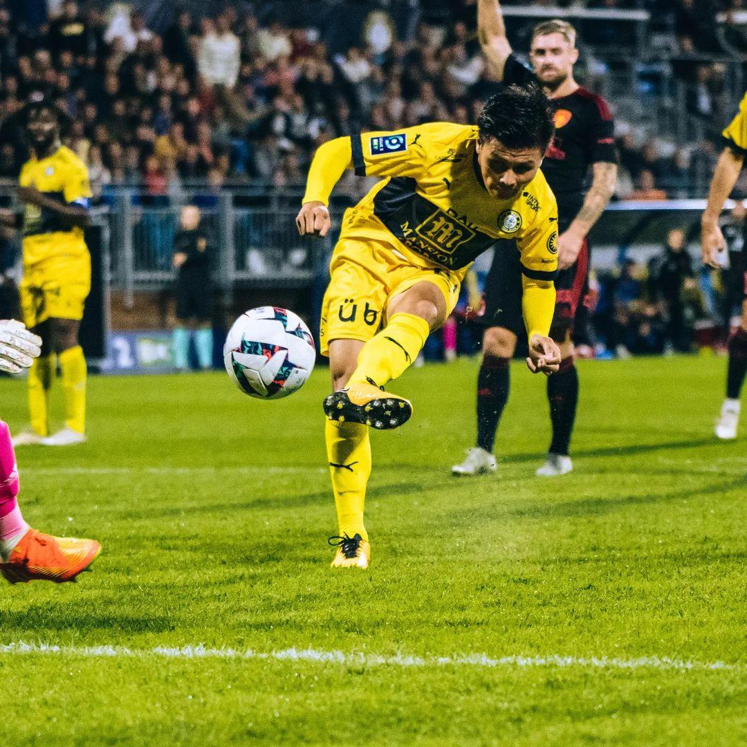 Tranh cãi việt vị xung quanh bàn thắng của Quang Hải