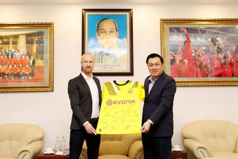 CLB Borussia Dortmund sẽ sang Việt Nam thi đấu vào cuối tháng 11