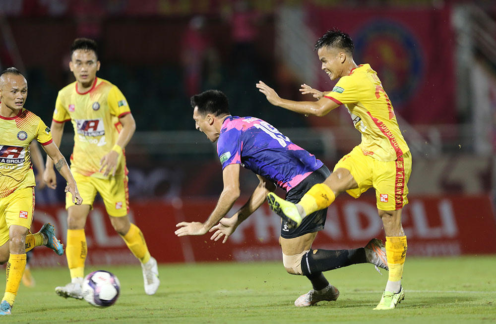 Kịch tính vòng 20 Night Wolf V.League 1-2022