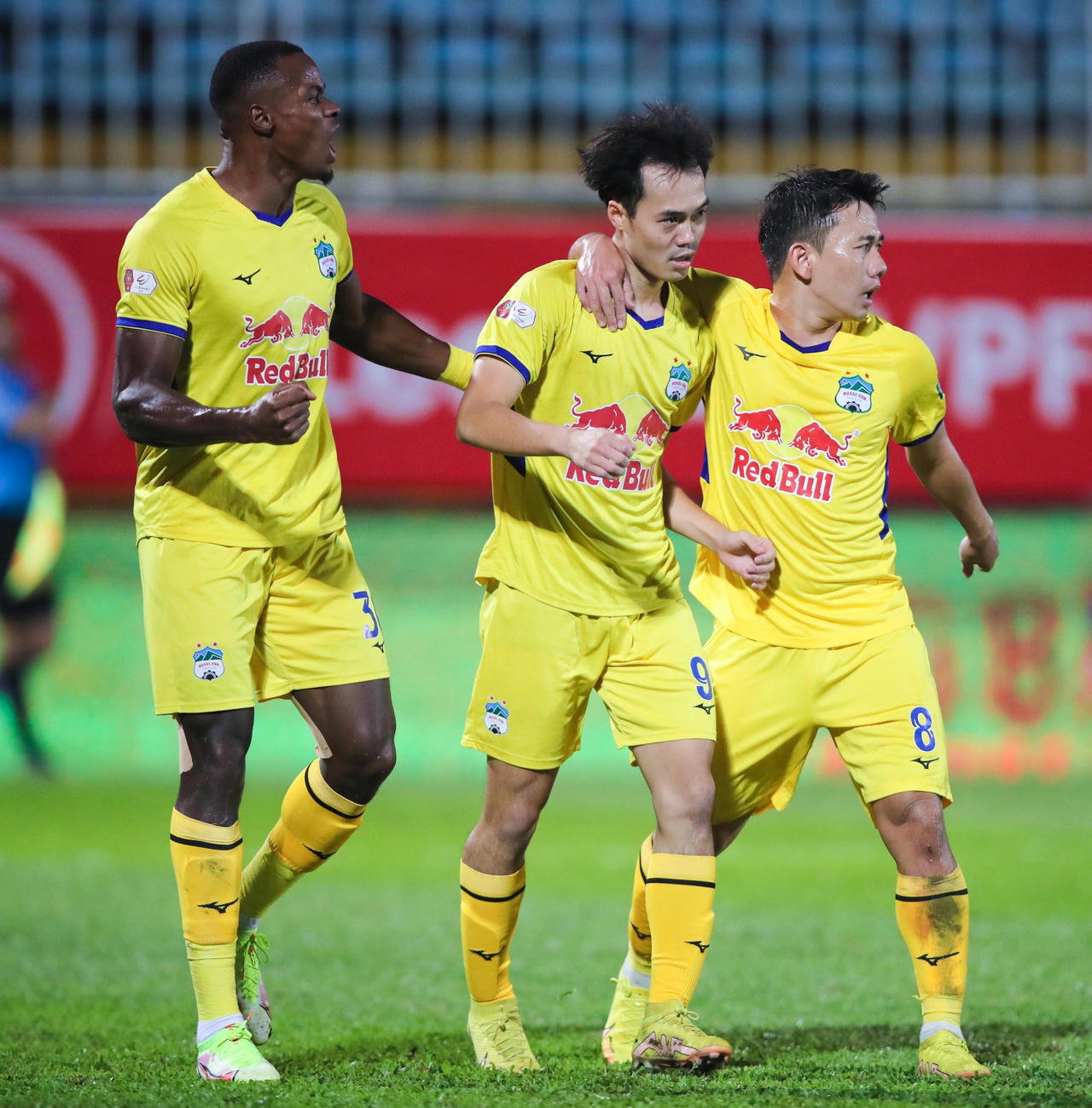 Thanh Hóa níu chân Hà Nội FC