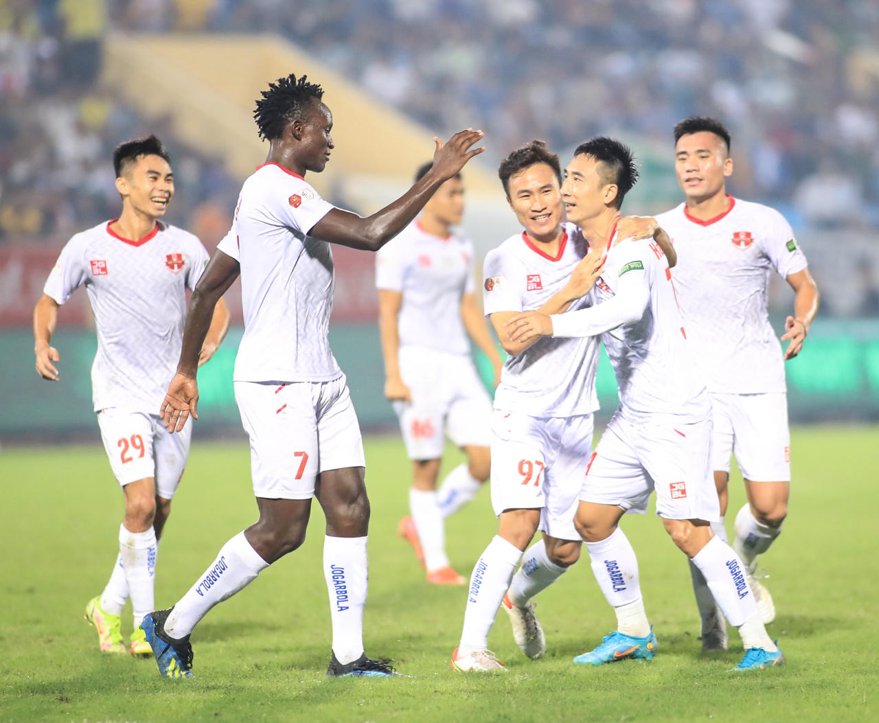 V.League 2022: CLB TP.HCM sớm cập bến an toàn 