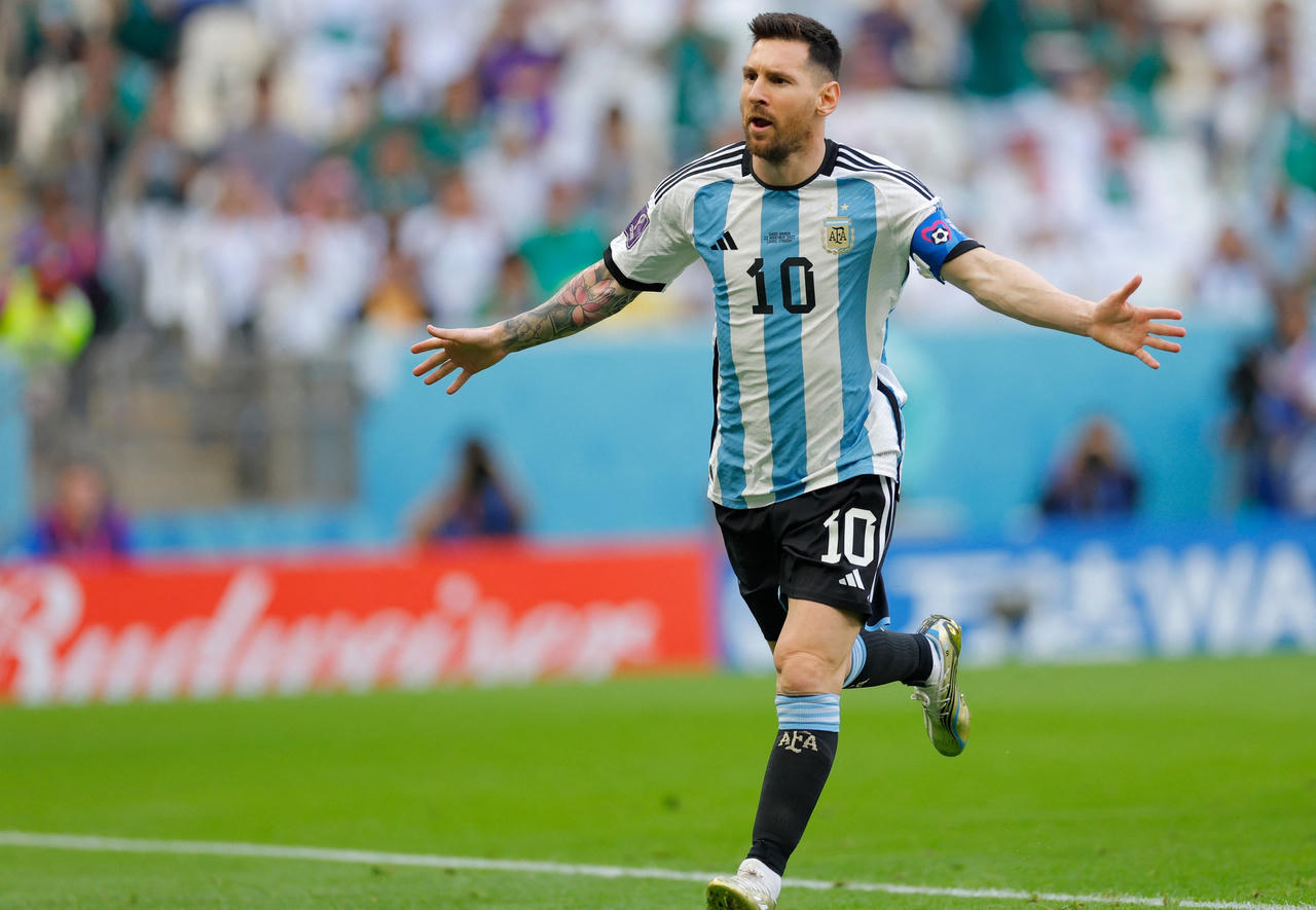 Messi mở lại cánh cửa cho Argentina