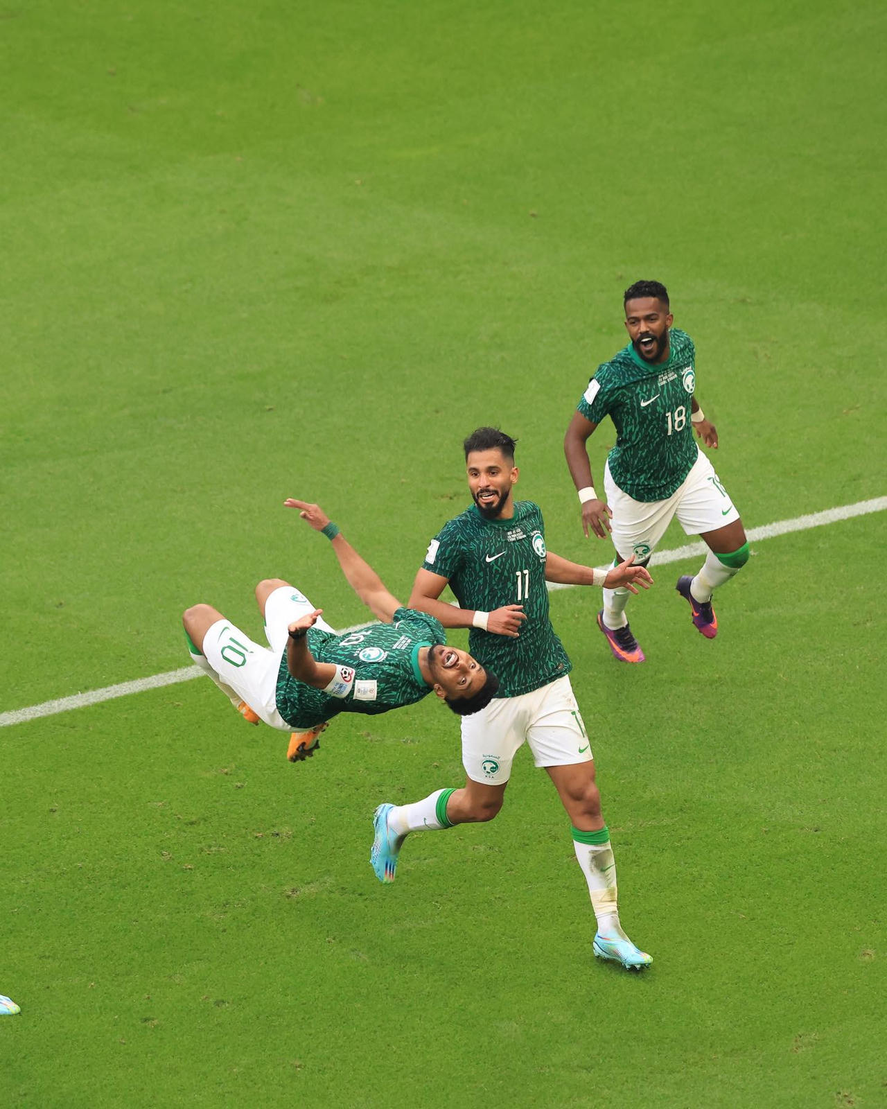 Bóng đá Châu Á lâm vào thế khó 