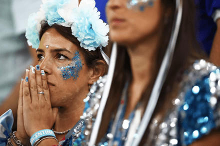 Messi mở lại cánh cửa cho Argentina