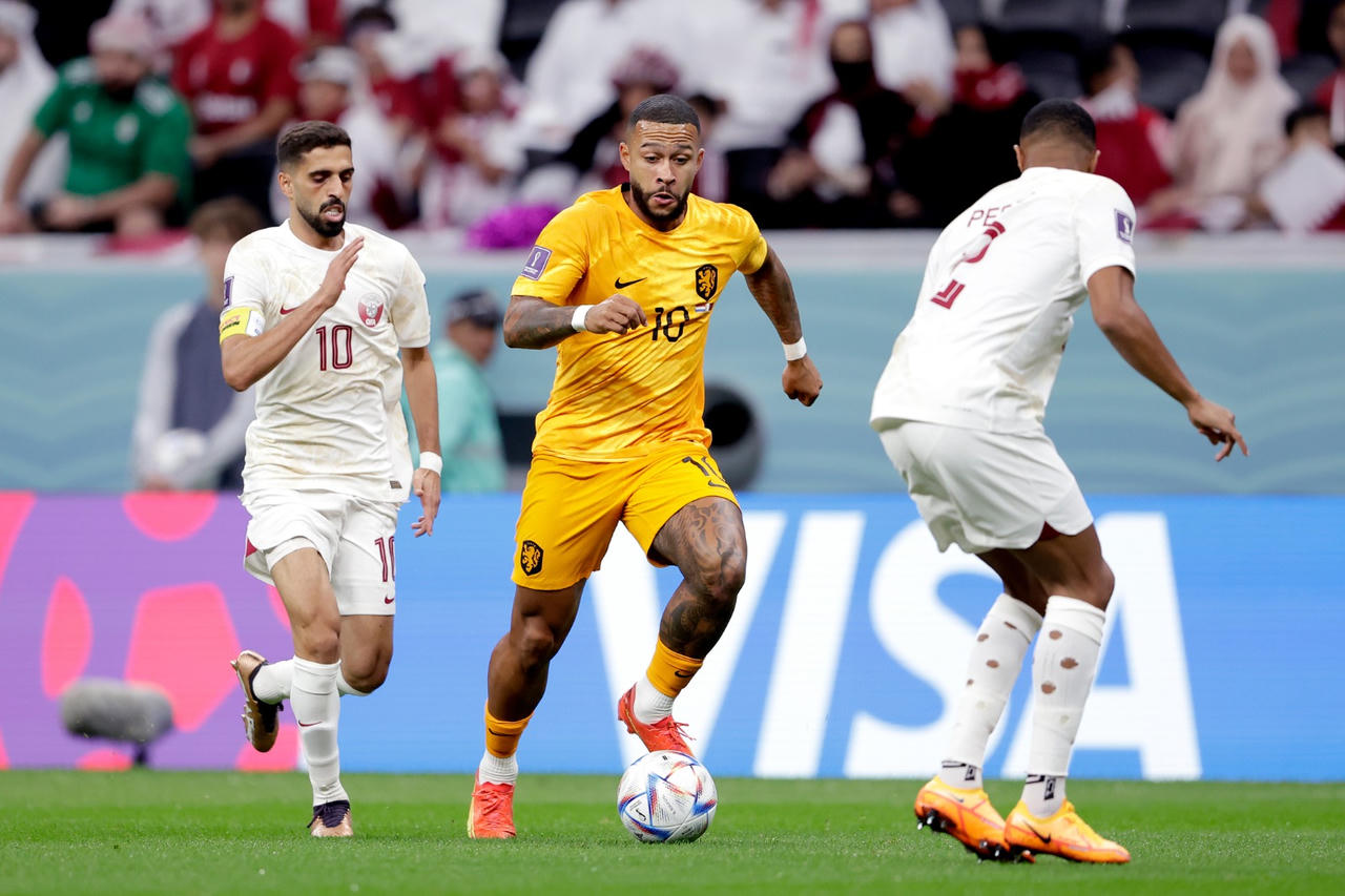 Hà Lan và Senegal vào vòng 1/8